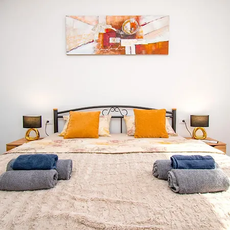 Апартаменты Rose With A Pool In Медулин