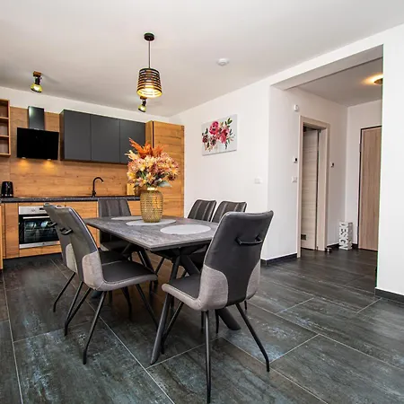 Rose With A Pool In Апартаменты