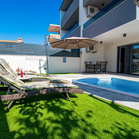 Apartmán Rose With A Pool In *