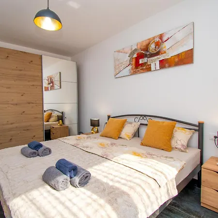 Rose With A Pool In Apartmán *