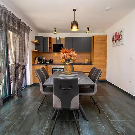 Apartmán Rose With A Pool In Medulin