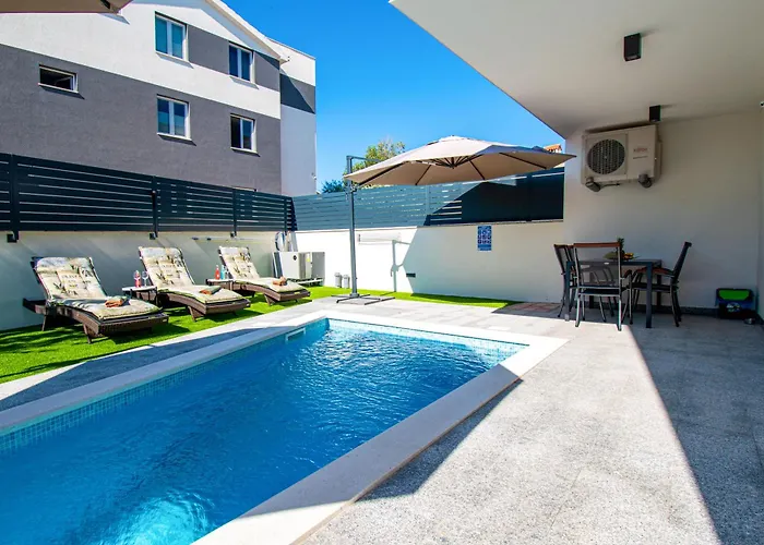 Apartamento Rose With A Pool In